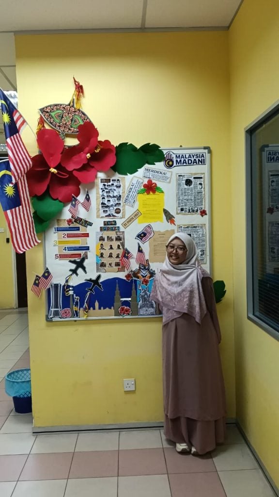Gambar 3. Mahasiswi Universitas Widyatama di salah satu sudut kampus UiTM